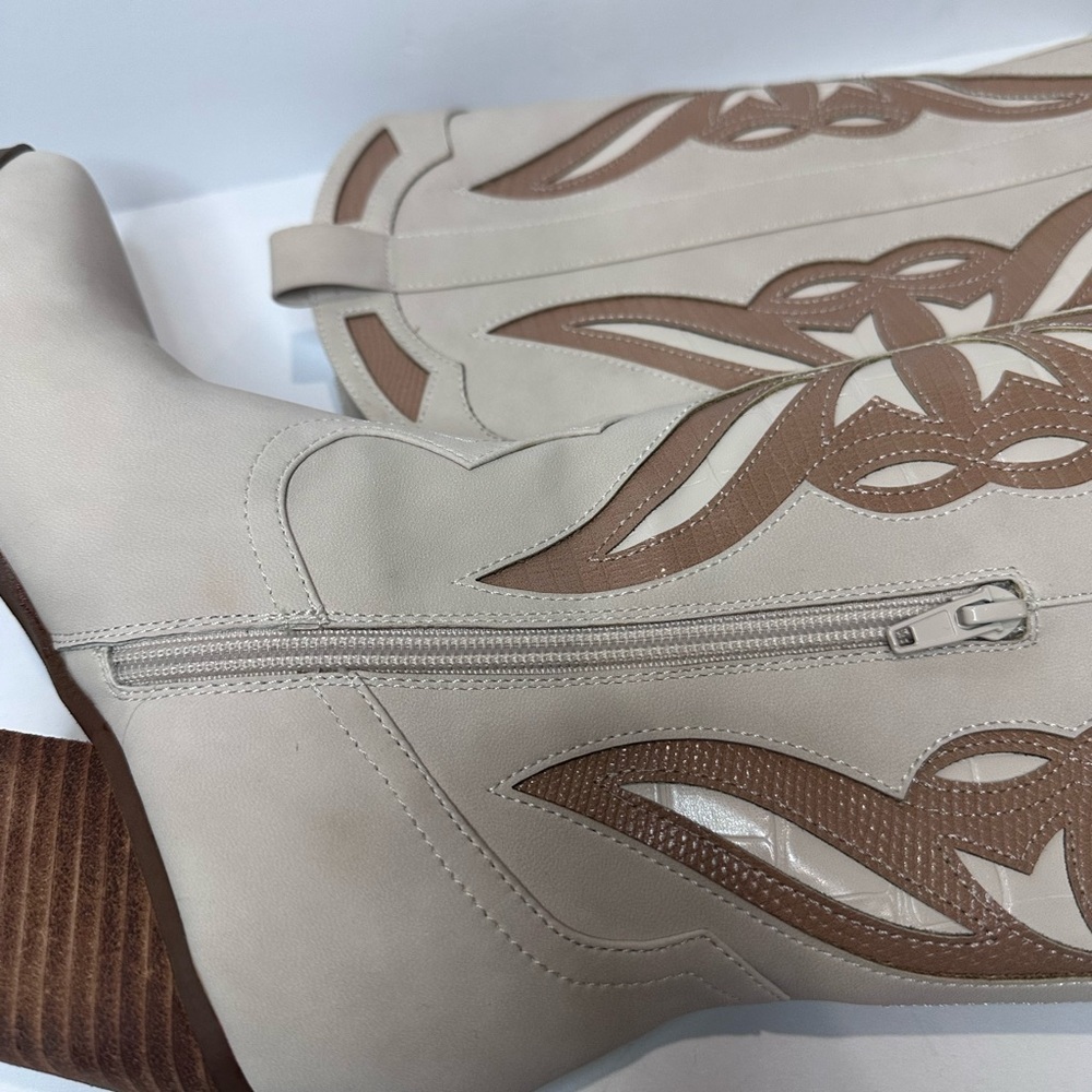 Women's Cream and Tan Western suede Boots - Picture 6 of 10